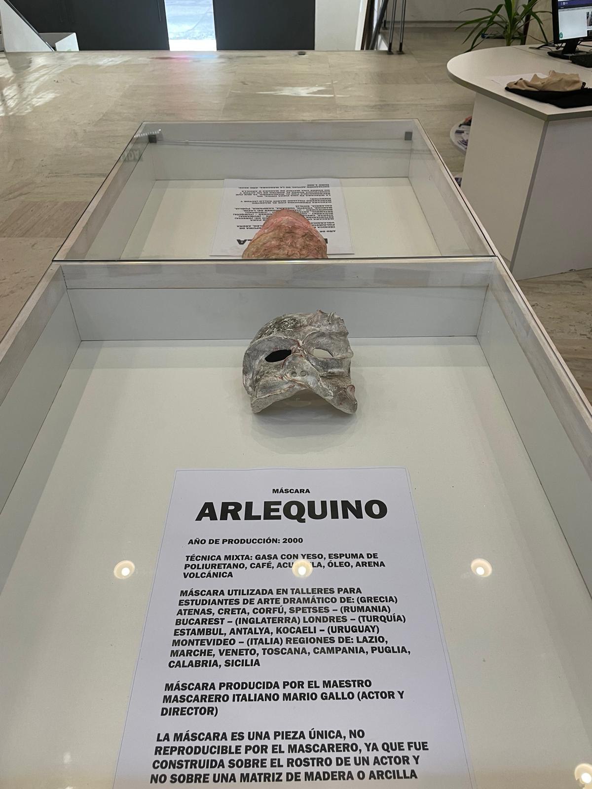 Arlequino Maschere di Mario Gallo custodite e esposte presso l'EMAD di Montevideo-Uruguay